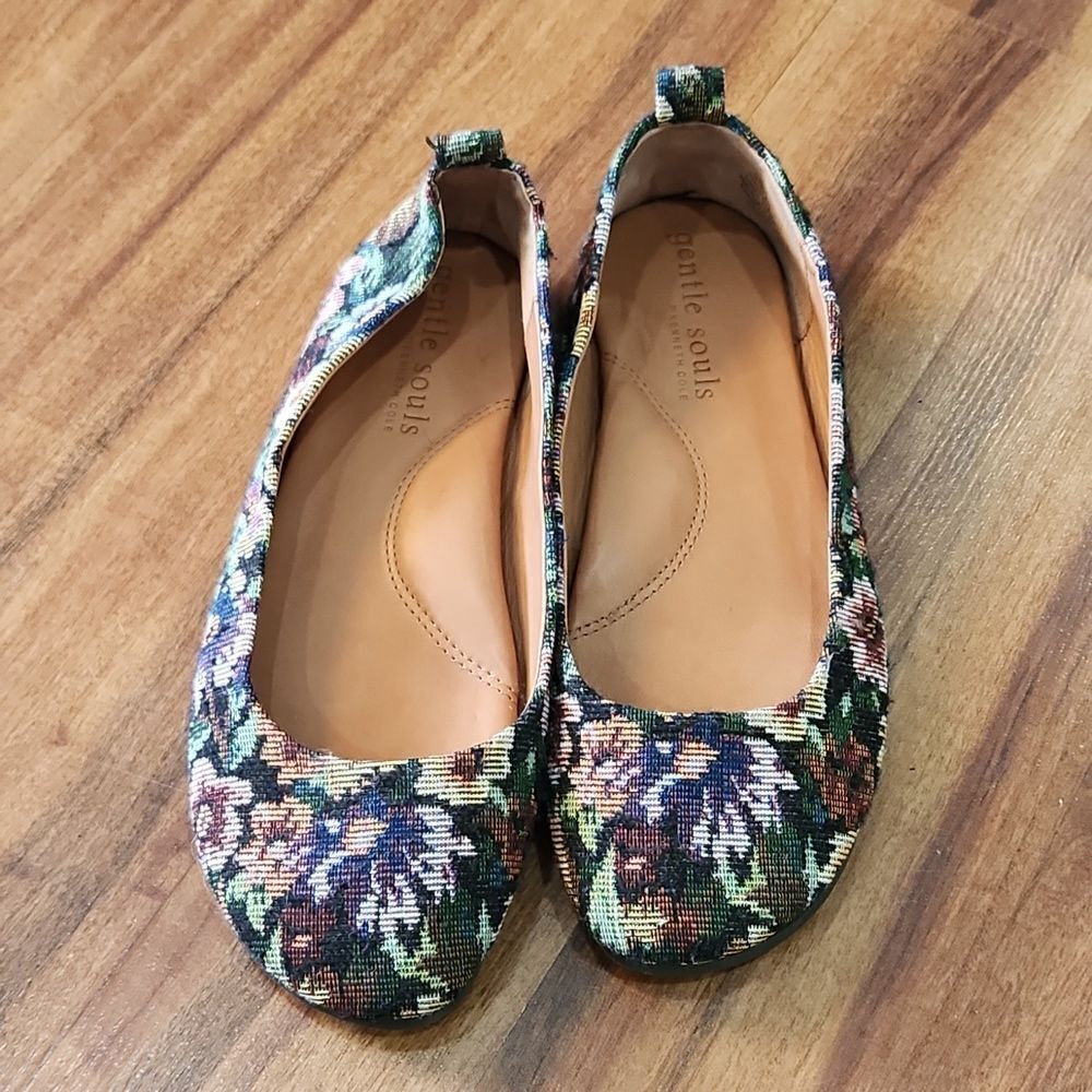 EUC Gentle Souls Kenneth Cole Dana Tapestry Floral Ballet Flats